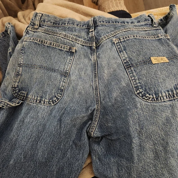 Wrangler Men's Relaxed Jeans in Blue - Picture 2 of 13